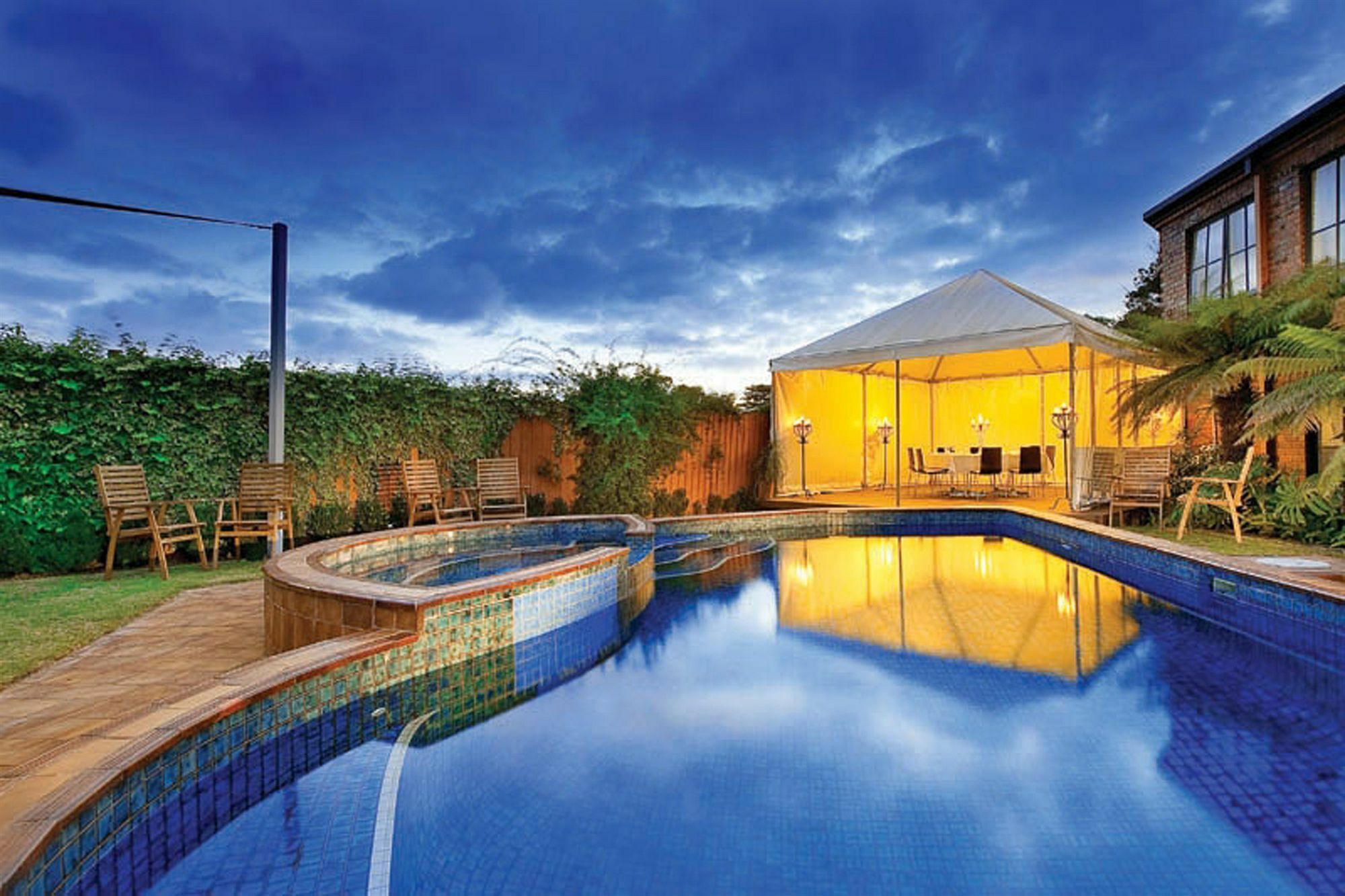 เบสต์ เวสเทิร์น พลัส บัคกิงแฮม อินเตอร์เนชั่นแนล Hotel มัวร์แรบบิน ภายนอก รูปภาพ